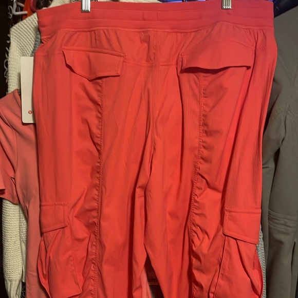 NWT lululemon dance studio relaxed-fit MR cargo joggers - Picture 3 of 4